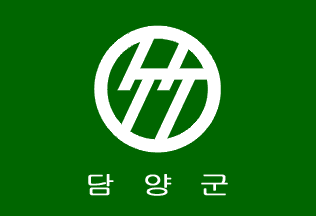 [Former Damyang County flag]